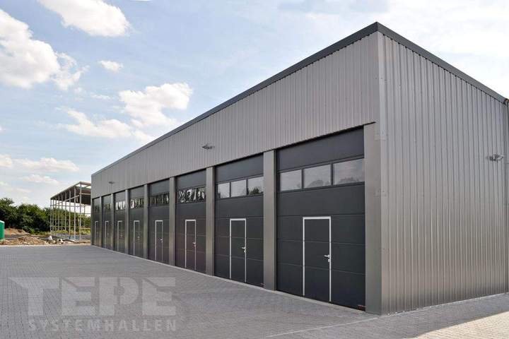 Produktionshalle außen Ansicht einer Produktionshalle von außen