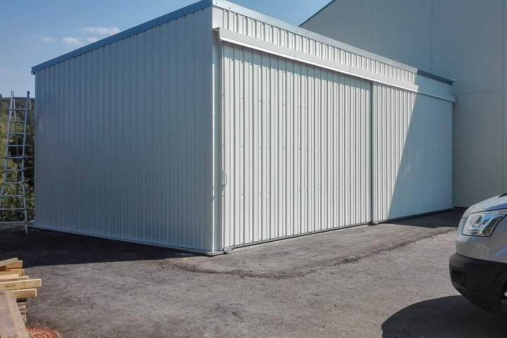 Unterstellhalle aus einer Systemhalle.