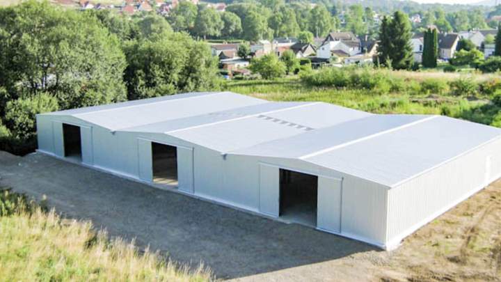 Logistikhallen Außenansicht Ansicht einer Logistikhalle von außen aus einer Stahlhalle.