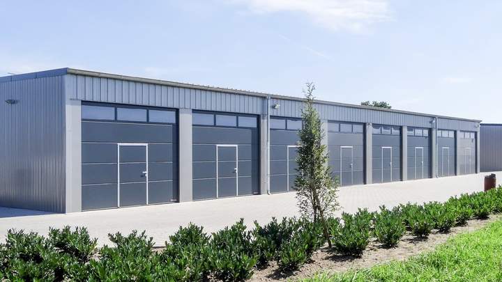 Leichtbauhalle grau Leichtbauhalle außen in grau
