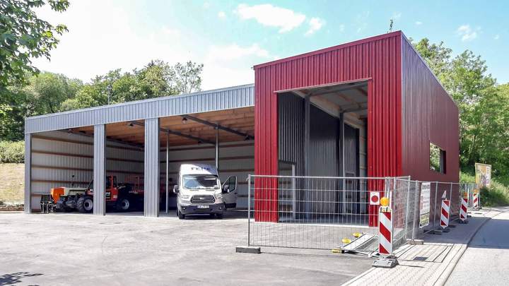 Pultdachhalle für Firmengebäude Pultdachhalle als Firmengebäude